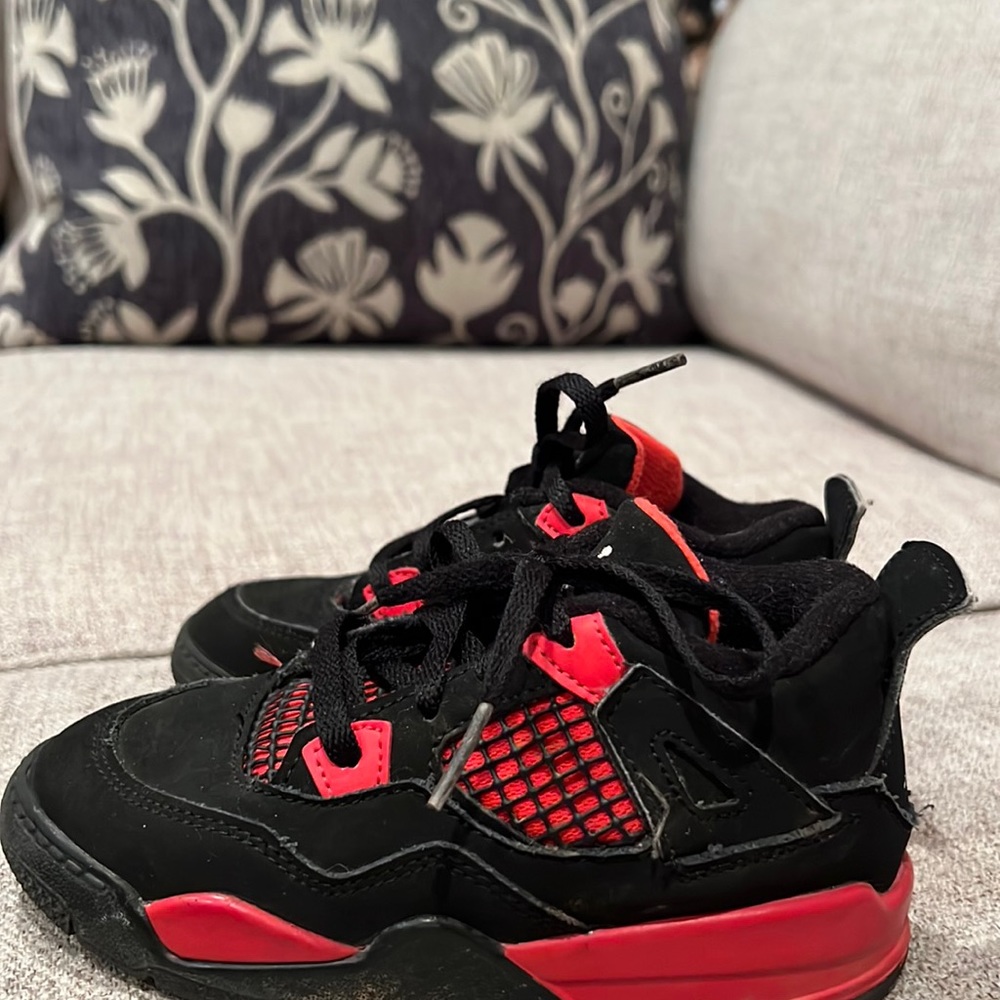 Air Jordan 4 Retro Red Thunder